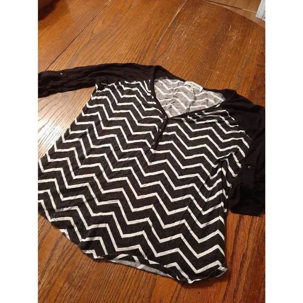 Small Faith and Joy 3/4 Sleeve Top Shirt Blouse Black and White
